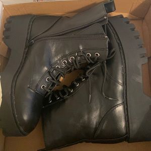 Size 7, Platform boots